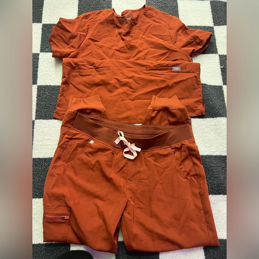 FIGS Auburn Scrub Set